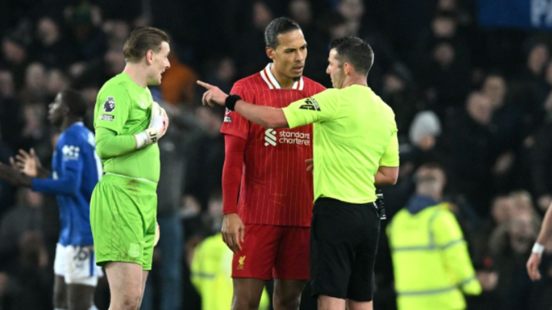 Van Dijk chỉ trích trọng tài và cầu thủ Everton sau trận hòa kịch tính